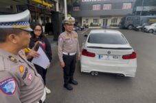 Viral Mobil Pakai Pelat “N 3 NEN”, Pengendara Ditilang Polisi 16 IMG 20250215 210751