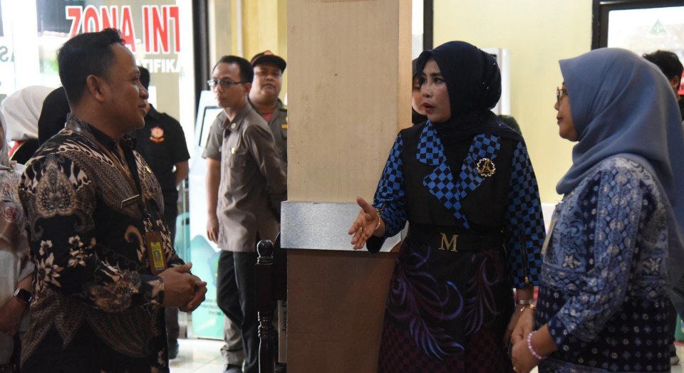 Pastikan Pelayanan Optimal, Wabup Sidoarjo Mimik Idayana Sidak Layanan Publik 5 IMG 20250225 201705