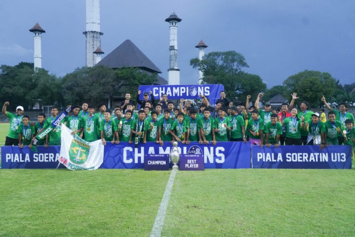 Persebaya U-13 Juarai Piala Soeratin U-13 Putaran Nasional 9 IMG 20250226 172858
