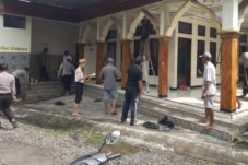 Polres Malang Gelar Bakti Sosial Bersih Rumah Ibadah Sambut Ramadan 2025