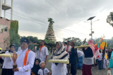 Arak Gunungan Apem Jadi Tradisi Warga Malang Sabut Ramadan
