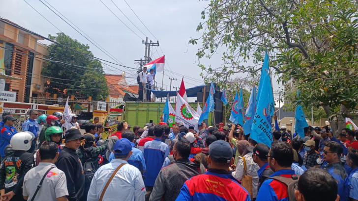 Ratusan Buruh di Sidoarjo Tuntut Eksekusi Lahan 9,85 Hektare di Tambakoso