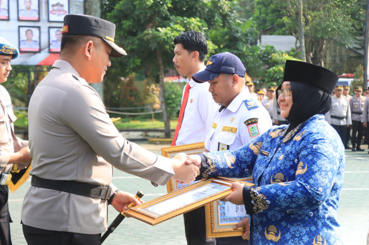 Kapolres Malang Beri Penghargaan kepada 50 Orang yang Berprestasi