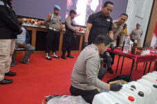 Jelang Ramadan, Polres Blitar Grebek Produsen Miras Ilegal Yang Berkedok Toko Jamu