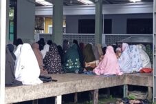 Ratusan Warga di Perbatasan Jember-Bondowoso Gelar Salat Id Hari Ini, Lebih Awal Sehari dari Versi Pemerintah 6 144c90c9 8531 45ae bbbb 50d0b4abe1a2