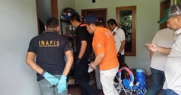 9ef2c6bb f92f 41d1 8f32 2ad0ae49ea13