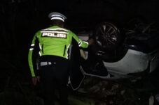 Nekat Melintas Rel, Minibus Dihantam Kereta Singasari, 1 Penumpang Meninggal 1 Terluka