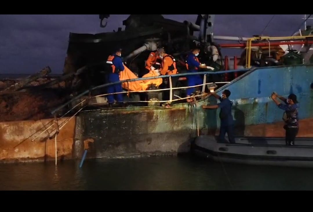 Kapal Tanker Meledak Di Perairan Laut Utara Lamongan,Diduga Akibat Korsleting Listrik Di Ruang Mesin 2 IMG 20250314 WA0001