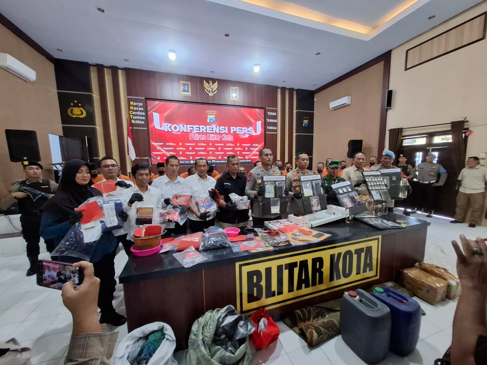 Polres Blitar Kota Sita 1 Kwintal Bahan Peledak Selama Ramadan 14 IMG 20250326 WA0085