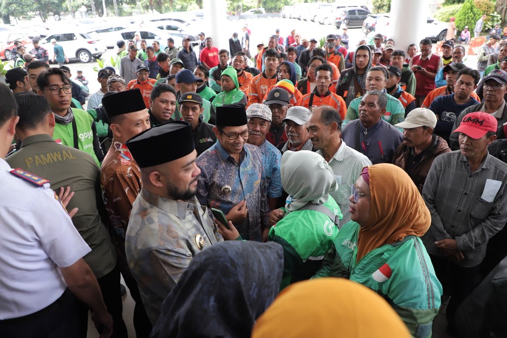 Serahkan Bansos bagi Pelaku Transportasi, Nurochman : Ini Adalah Bentuk Perhatian Kami 12 IMG 20250327 190500