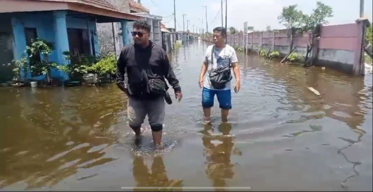 Banjir di Tanggulangin Meluas, Warga Keluhkan Minimnya Bantuan 4 Banjir di Tanggulangin Meluas, Warga Keluhkan Minimnya Bantuan