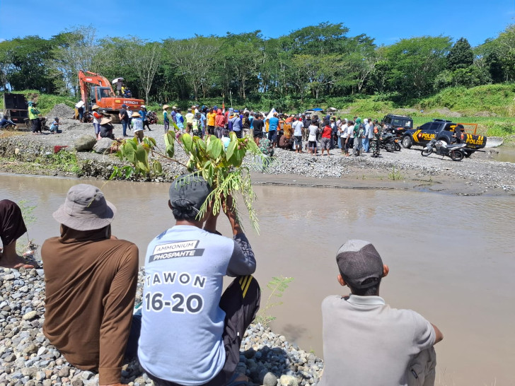 Rusak Air Sungai, Warga 4 Kecamatan Minta Penutupan Tambang Kali Putih