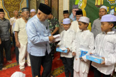 Suasana Haru Saat Orangtua Anak Yatim Curhat di Acara Santunan Anak Yatim Pekan Islami ke XVIII