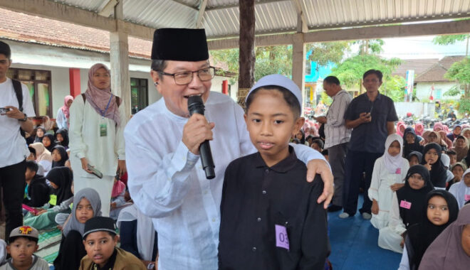 Suasana Haru Saat Orangtua Anak Yatim Curhat di Acara Santunan Anak Yatim Pekan Islami ke XVIII 2 Suasana Haru Saat Orangtua Anak Yatim Curhat di Acara Santunan Anak Yatim Pekan Islami ke XVIII