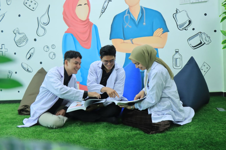UINSA Kini Punya Fakultas Kedokteran, Siapkan Dokter Profesional Berbasis Pesantren 13 UINSA Kini Punya Fakultas Kedokteran, Siapkan Dokter Profesional Berbasis Pesantren