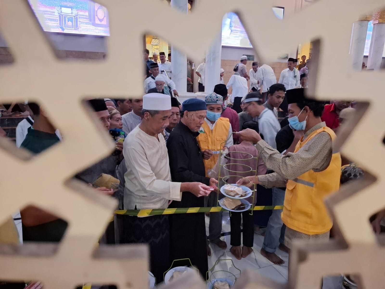 Masjid Ar Rahman Blitar Bagikan 1000 Porsi Buka Puasa Gratis Selama Ramadan 13 c8dfeeb2 0950 471b a991 6a33cf0dd320