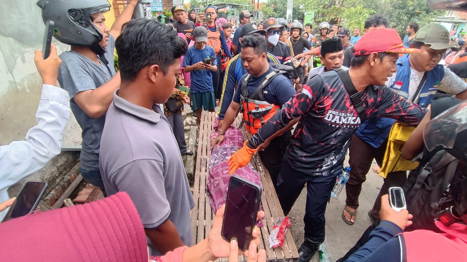 Jasad Bocah Tenggelam di Sungai Pucang Ditemukan 3,4 Km dari Lokasi Kejadian 7 e7c7775f 402b 4934 bea6 17f8107babae