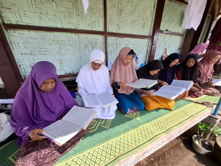 Puluhan Nenek Ikuti Pondok Ramadan Khusus Janda Lansia di Blitar