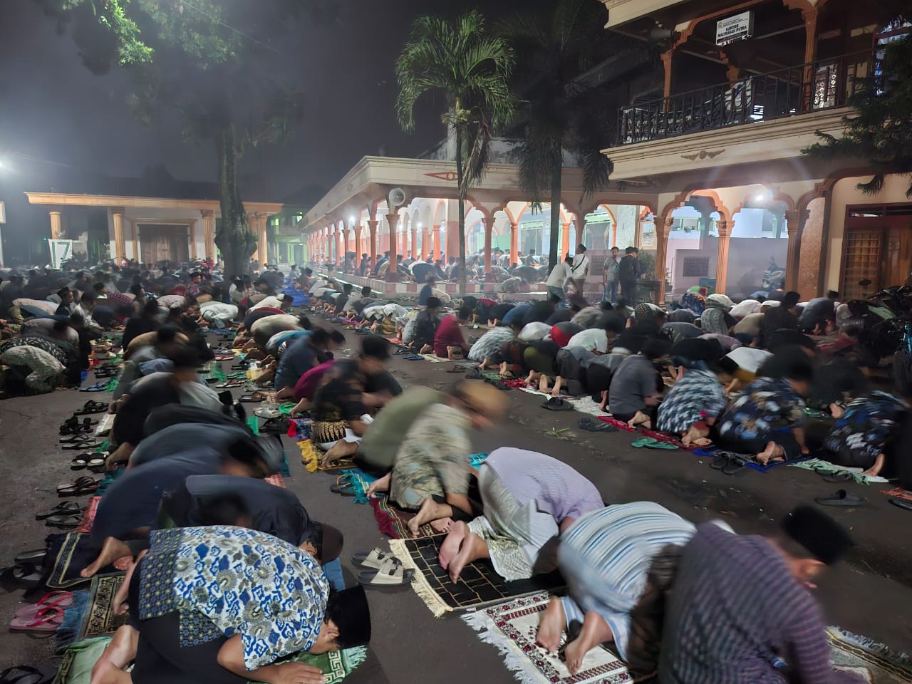 sholat tarawih kilat
