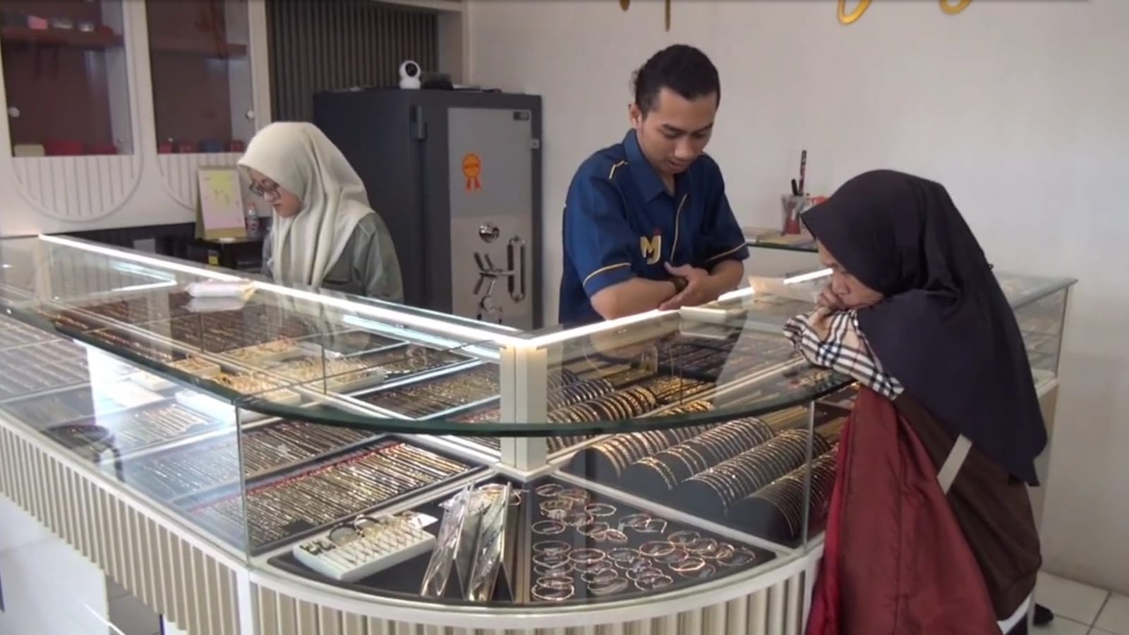 Harga Emas Meroket, Kadar 70 Persen Tembus Rp 1,6 Juta 1 6005afa9 1302 4249 909f 6c58d573cd8b