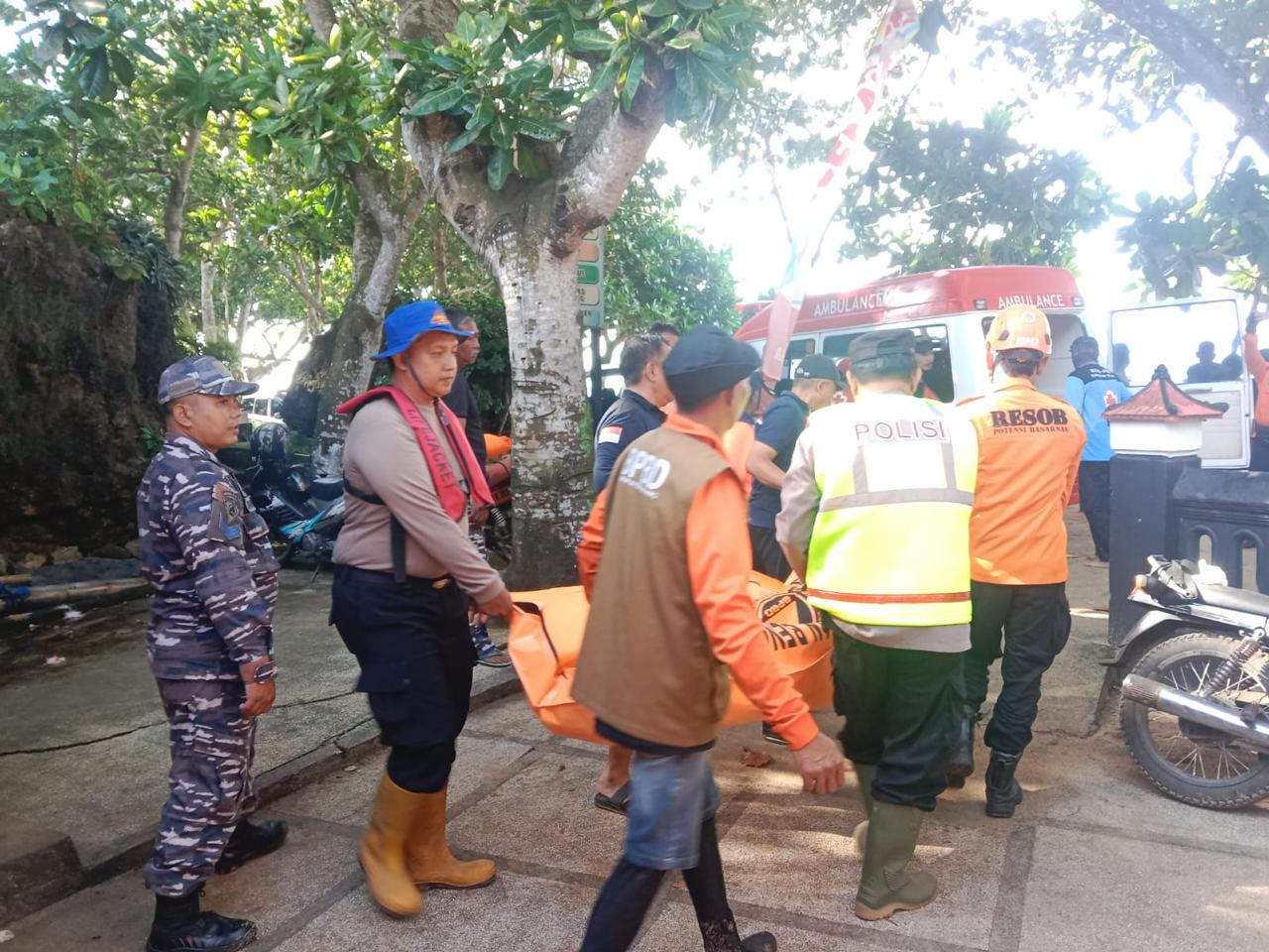 Dua Dari Tiga Korban Terseret Ombak Pantai Balekambang Ditemukan Meninggal