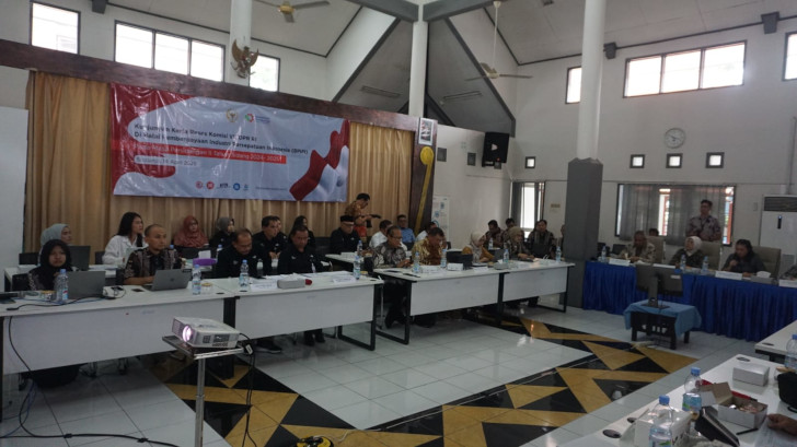 Komisi VII DPR RI Dorong BPIPI Sidoarjo Kembangkan Inovasi Sepatu Lokal Ramah Lingkungan