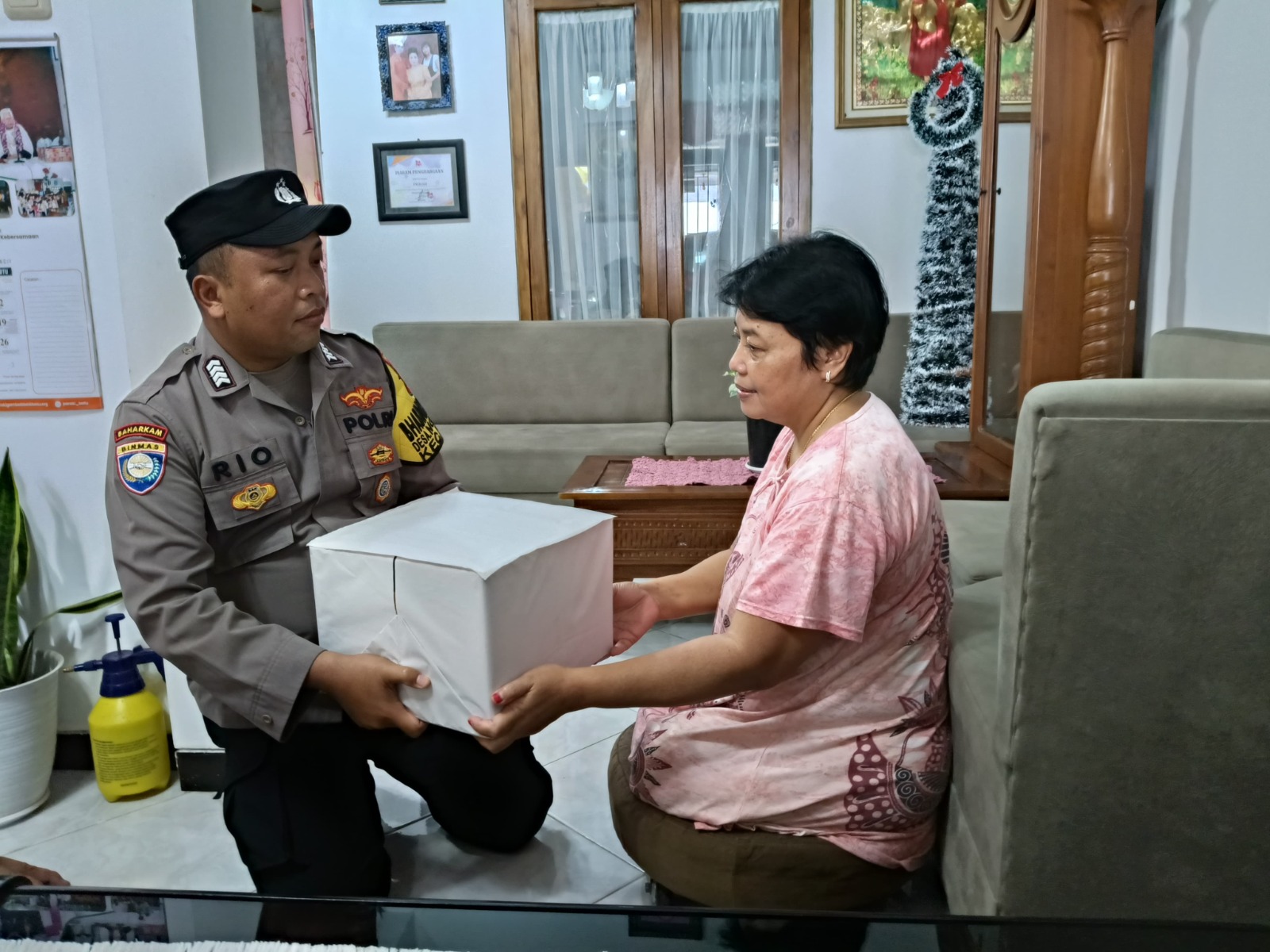 Sambut Hari Kartini 2025, Polres Batu Salurkan Bantuan Kepada Masyarakat Disabilitas 7 IMG 20250421 WA0024