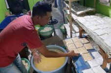 Harga Kedelai Naik Usai Lebaran, Perajin Tempe di Surabaya Terpuruk 3 IMG 20250423 WA0074