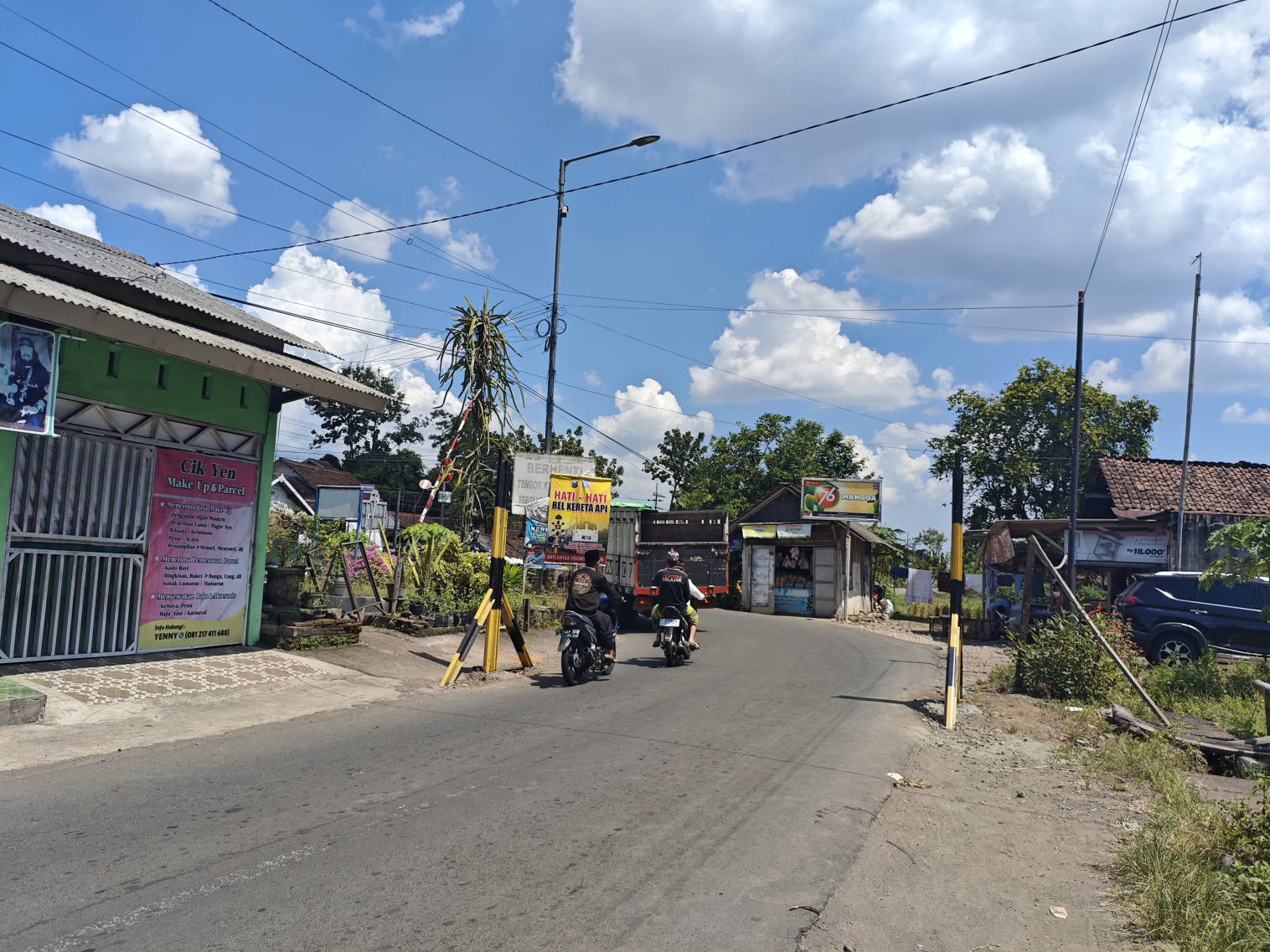 Portal di Jalur Rawan yang Baru Dipasang Dibongkar Bupati, Ini Tanggapan KAI Daop 9 Jember 4 IMG 20250427 104516