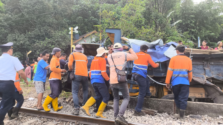 KA Ijen Ekspres Tertabrak, KAI Kembali Ingatkan agar Dahulukan Perjalanan Kereta Api di Perlintasan Sebidang
