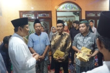 Gus Ipul Beri Santunan Korban Longsor Pacet-Cangar Asal Sidoarjo