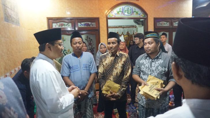 Gus Ipul Beri Santunan Korban Longsor Pacet-Cangar Asal Sidoarjo