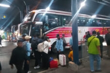 Terminal Purabaya Sidoarjo Dipenuhi Ribuan Pemudik