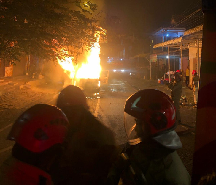 Mikrolet Modif Angkut Gas dan Pertalite Ludes Terbakar di Batu, Sopir Kabur
