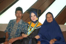 Kisah Holifa, Anak Petani Sederhana di Situbondo yang Kejar Mimpi Jadi Sarjana