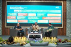 Bupati Lamongan menghadiri serasehan kesehatan Hari Bakti IDI Lamongan di Aula Gadjah Mada Pemkab Lamongan, Jumat (23/5/2025).