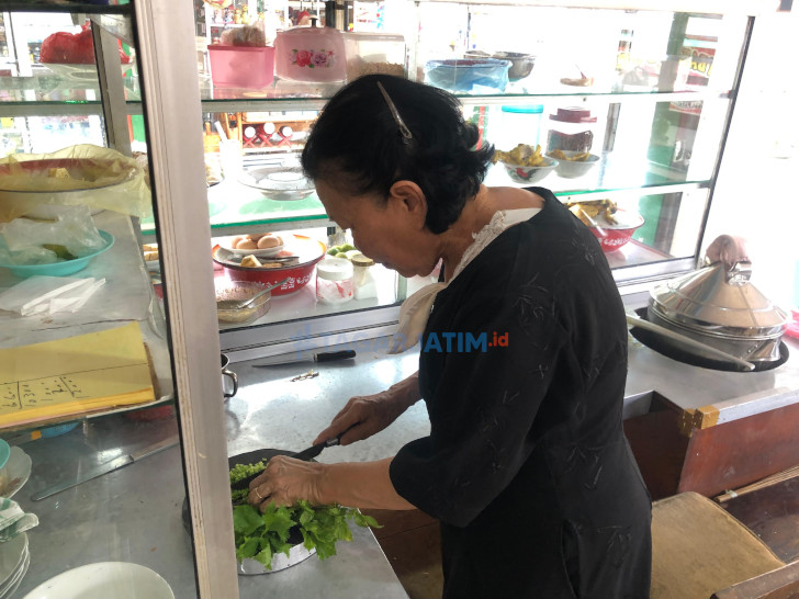 Soto Pojok Gunung Kawi: Legenda Rasa yang Tak Lekang Waktu 8 Soto Pojok Gunung Kawi: Legenda Rasa yang Tak Lekang Waktu