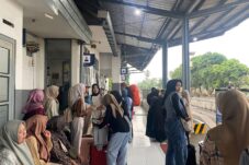 Libur Waisak, Ribuan Penumpang Padati Stasiun Malang
