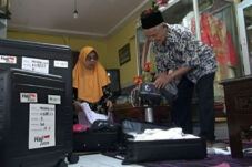 10 Tahun Menabung dari Hasil Berjualan Es Campur, Mbah Said dan Istri Akhirnya Berangkat Haji