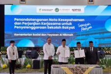 Menteri Sosial Saifullah Yusuf menjalin MOU dengan LPI Al-Hikmah Kota Batu untuk menata sistem belajar mengajar di Sekolah Rakyat.