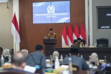 Wali Kota Batu Nurochman menyampaikan sambutan dalam Rapat Paripurna RPJMD 2025-2029.