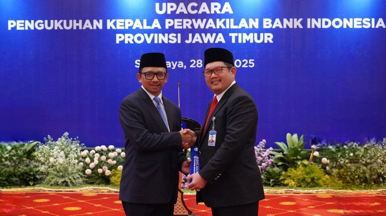 Prosesi serah terima jabatan Kepala KPwBI Jatim dari pejabat lama ke baru,Rabu (28/5/2025). (Foto : Istimewa)