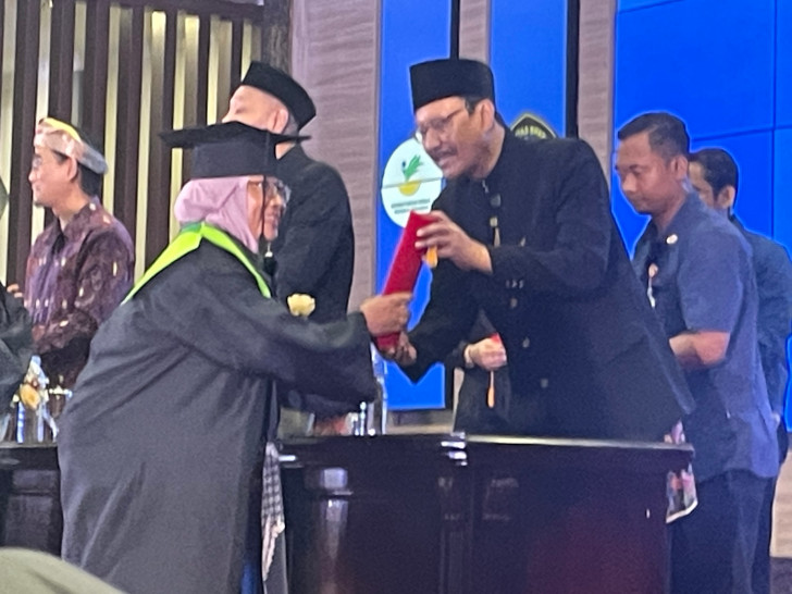 Menteri Sosial Wisuda 500 Keluarga Penerima Manfaat Program PKH