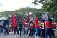 Demo Hari Buruh di Tugu Malang, Soroti Upah Murah dan Campur Tangan Militer 18 IMG 20250501 170409