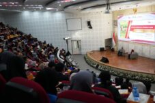 Komisoner Otoritas Jasa Keuangan (OJK) sekaligus Kepala Eksekutif Pengawas Lembaga Pembiayaan, Perusahaan Modal Ventura, Lembaga Keuangan Mikro, dan Lembaga Jasa Keuangan Lainnya (PVML), Prof. Agusman memberikan kuliah umum. (Istimewa)