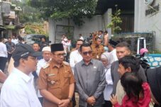 Naira, salah satu calon siswi Sekolah Rakyat asal Kota Batu saat dikunjungi oleh Menteri Sosial RI, Saifullah Yusuf.