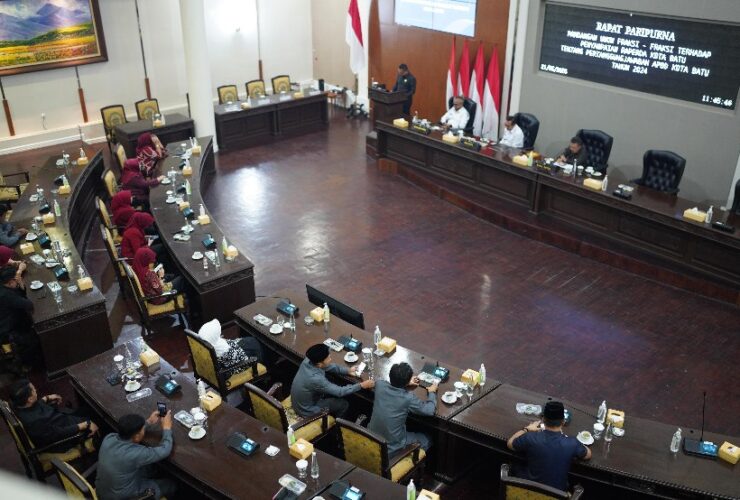 Rapat Paripurna Penyampaian Raperda Pertanggungjawaban Pelaksanaan APBD 2024 di Kantor DPRD Kota Batu.