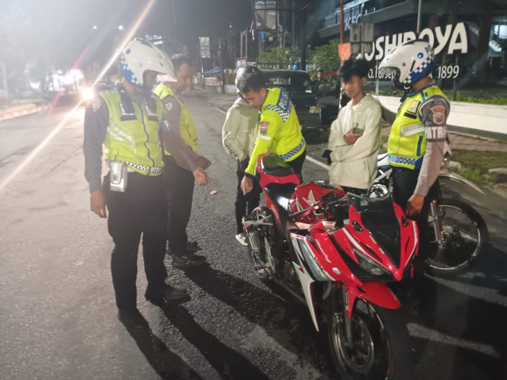 Tanggapi Keluhan Warga, Satlantas Polres Jember Razia Motor Knalpot Brong dan Balap Liar