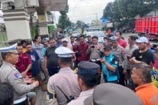 Tolak Zero ODOL di Blitar, Puluhan Sopir Truk Lakukan Aksi Mogok