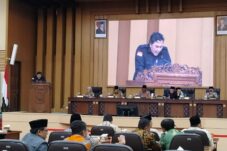 Ketua fraksi PDI P DPRD Kabupaten Malang Abdul qodir saat menyampaikan pandangan dalam rapat paripurna, Senin (2/6/2025) sore.